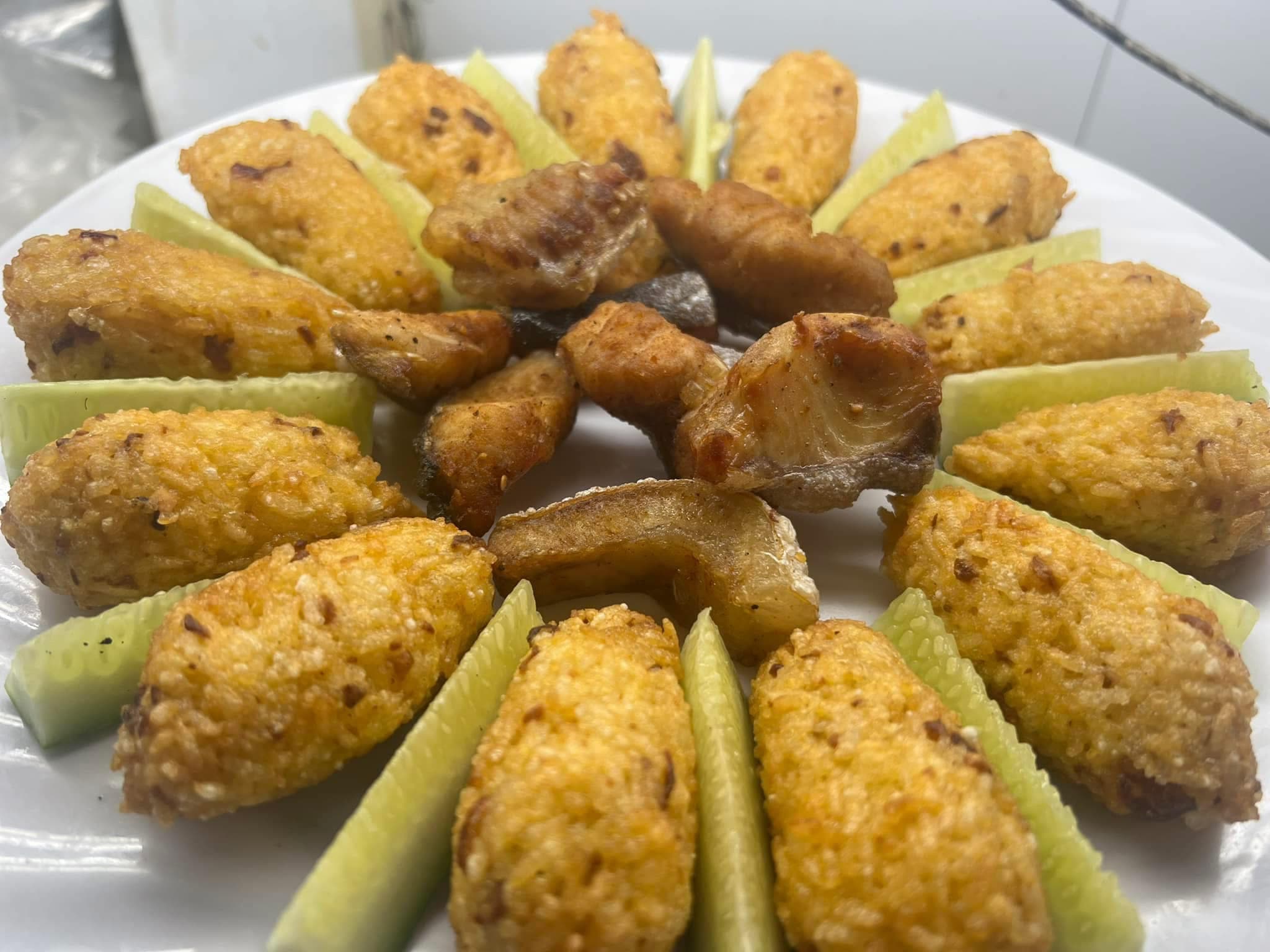 Cơm Vắt Khô Cá Dứa Gỏi Xoài